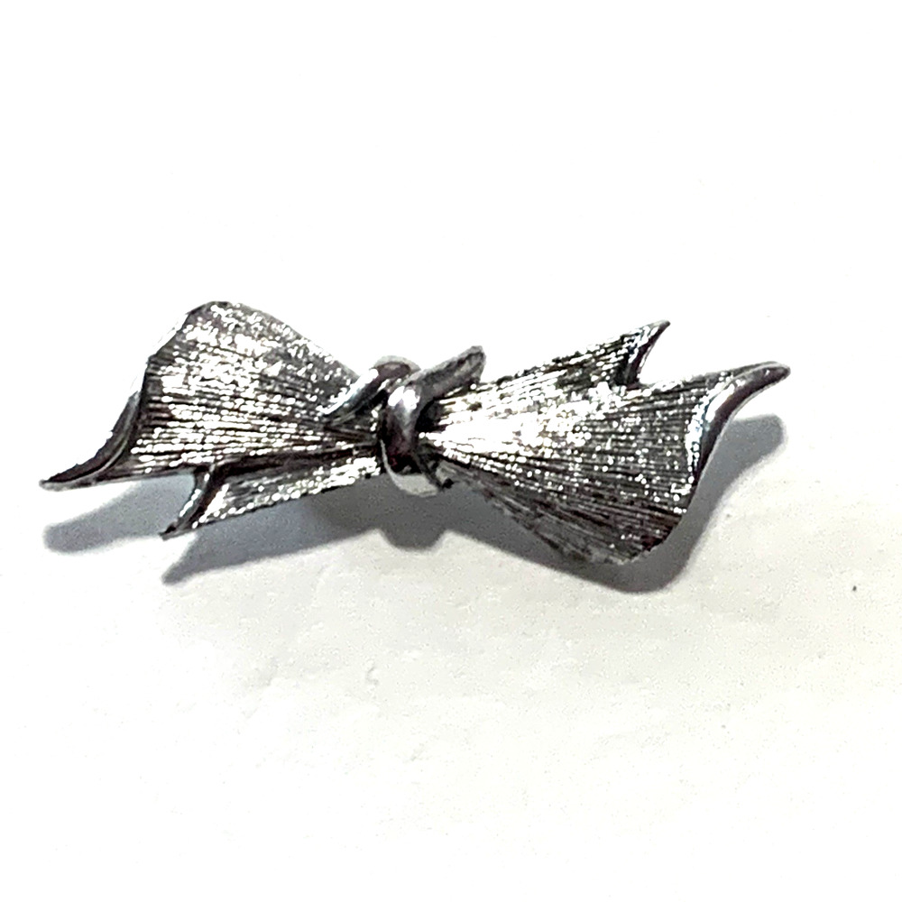 Vintage Gerry’s Silver Tone Bow Brooch Textured Ribbon Signed Pin